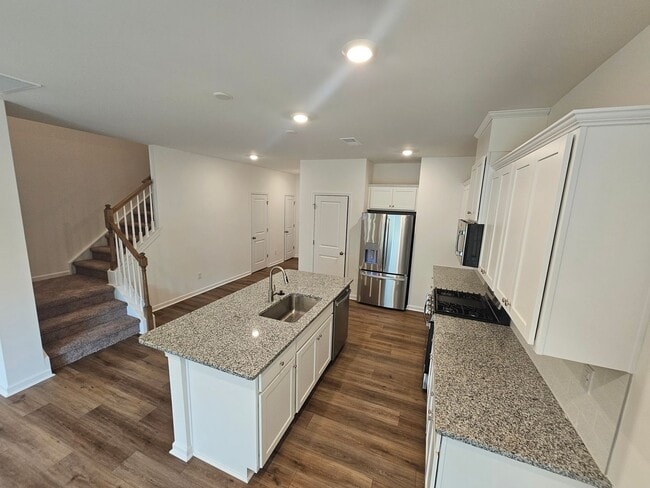 Building Photo - Beautiful Townhome in Concord! Great schools!