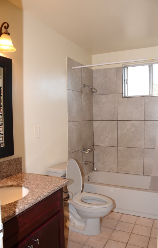 Building Photo - 1218 N Park Western Dr