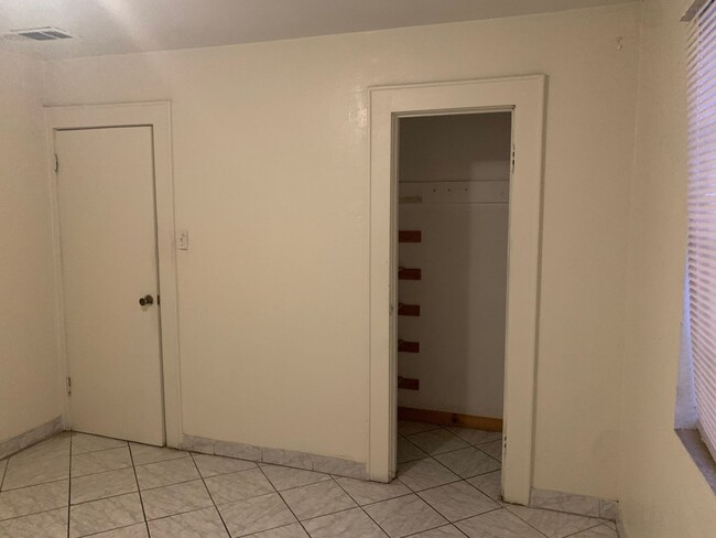 Building Photo - 1815 Potomac Ave