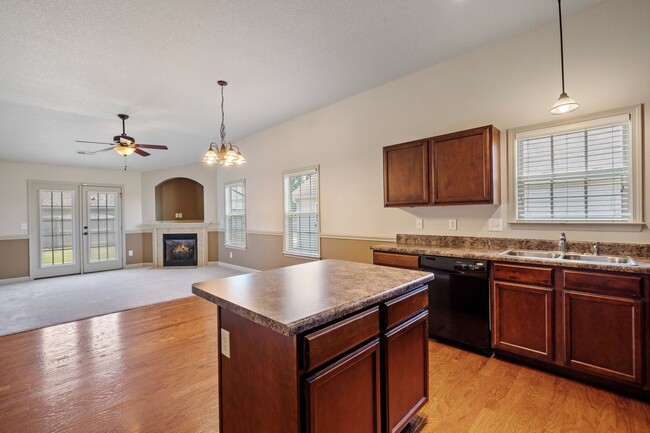 Building Photo - 3 Bedroom, 2 Bath - Ranch in Wynbrook, Boi...