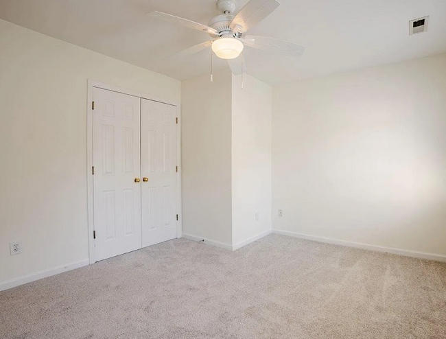 Building Photo - 9 Casabelle Ct