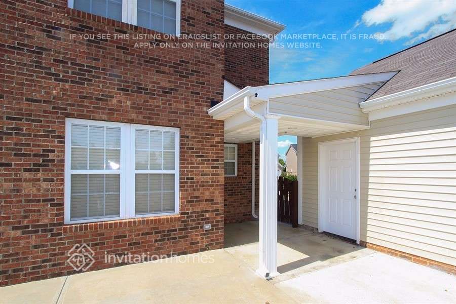 Building Photo - 5013 Clover Hill Rd