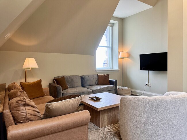 Building Photo - 225 E Michigan St