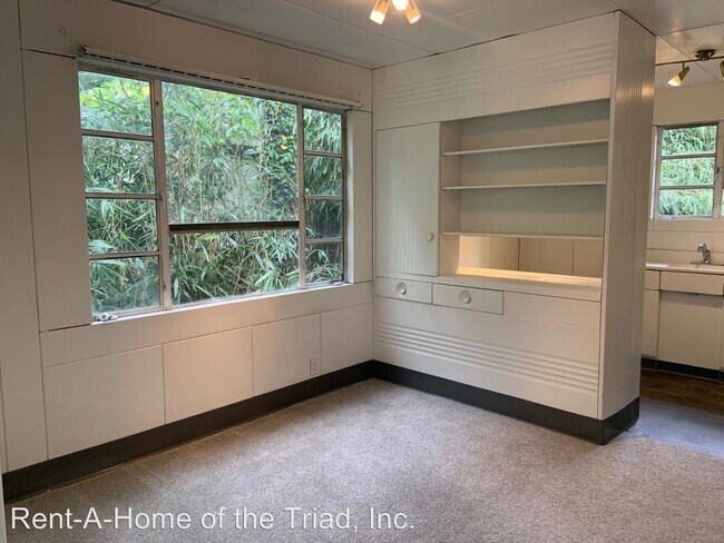 Building Photo - 2 br, 1 bath House - 2103 Dellwood Drive