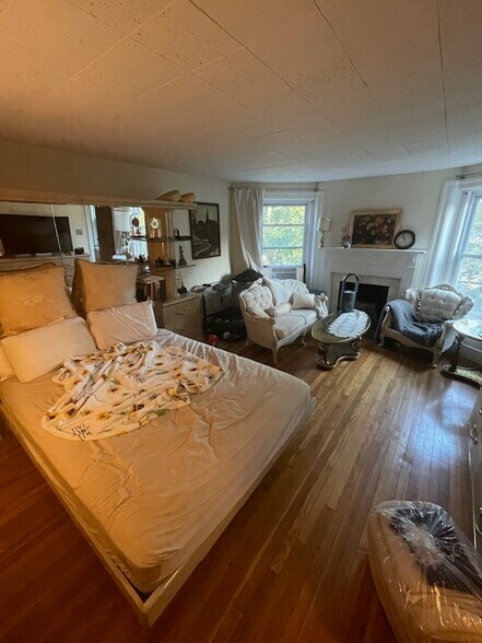 Primary Photo - 1050 Beacon St