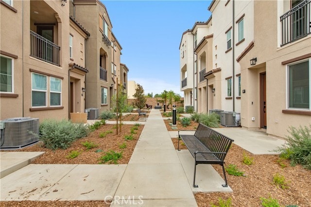 Building Photo - 2215 W Orange Ave