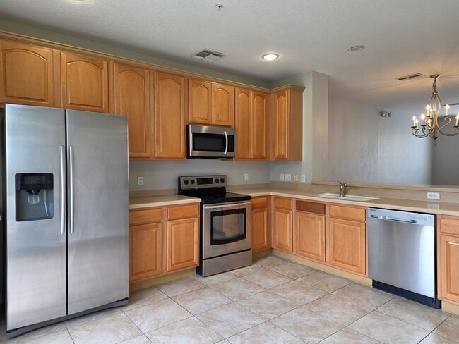 Building Photo - Three Bedroom Townhouse at Vista Cay in Orlando