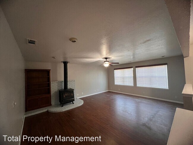 Building Photo - 3 br, 2 bath House - 1697 E. Avila Dr