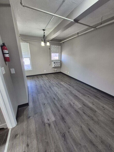 Building Photo - 301 N Riverfront Dr