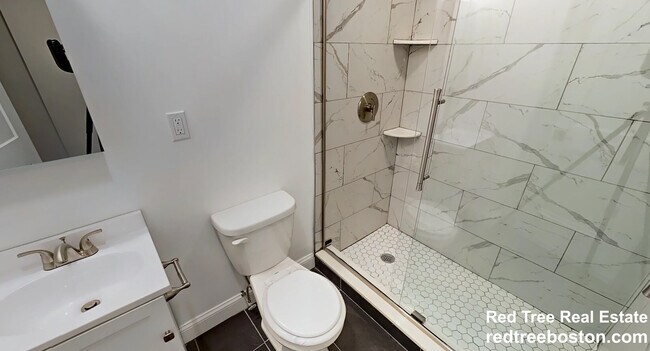 Building Photo - 98 Queensberry St