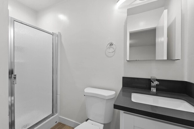 Building Photo - 925 W 30th St