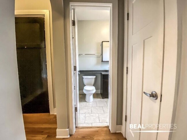 Building Photo - 0 bedroom in CHICAGO IL 60640