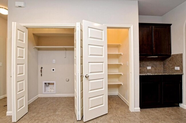Building Photo - 600 Allens Creek Way