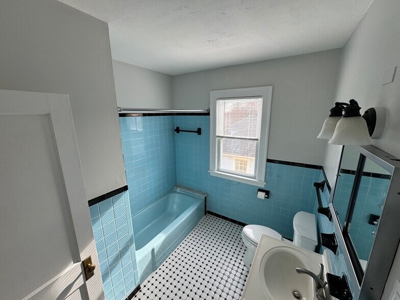 Bathroom - 34 Nesbit Ave