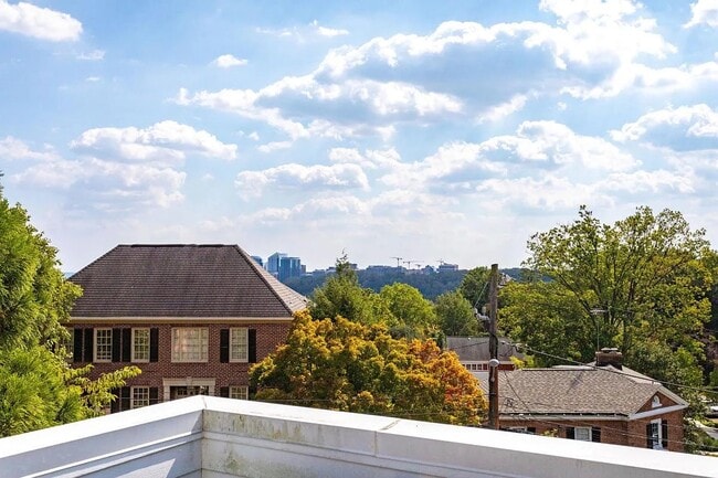 Building Photo - 4611 Charleston Terrace NW