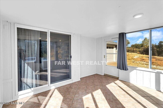 Building Photo - 2490 W Glenshandra Dr