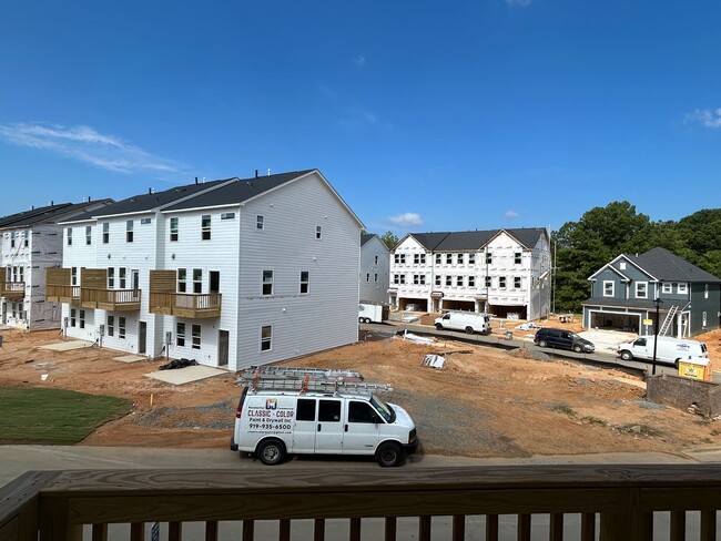 Building Photo - NEW 4 bed/3.5 bath townhome for rent in Apex