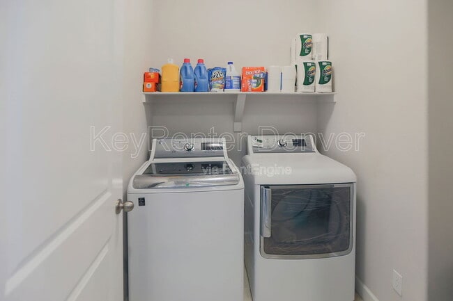 Building Photo - 270 S Langdale Ct