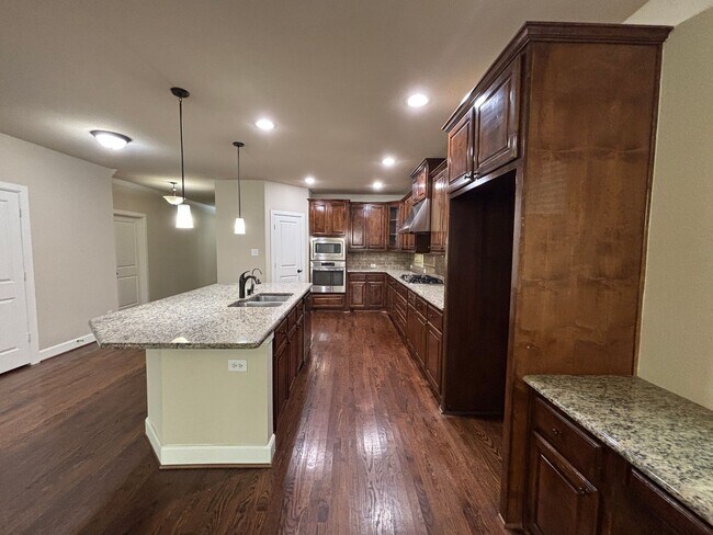 Building Photo - 5 BR/4BA | Updated Single Family Home | 2-Car Garage | Gated backyard