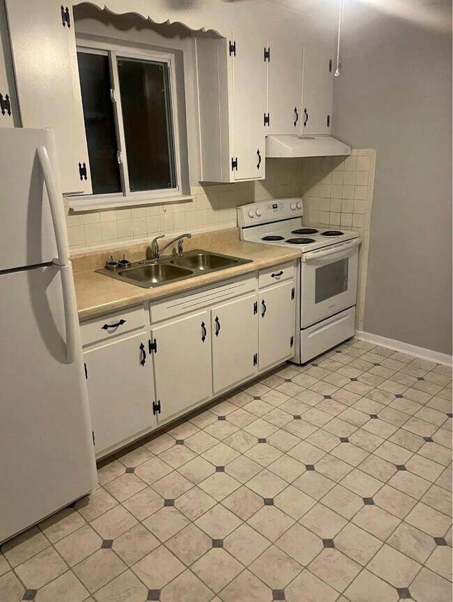 Building Photo - 470 Highway 70 - B