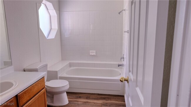 Building Photo - 5066 S Rainbow Blvd
