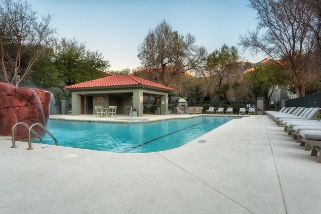 Building Photo - 5751 N Kolb Rd