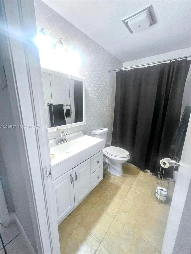 Building Photo - 4259 Royal Banyan Way