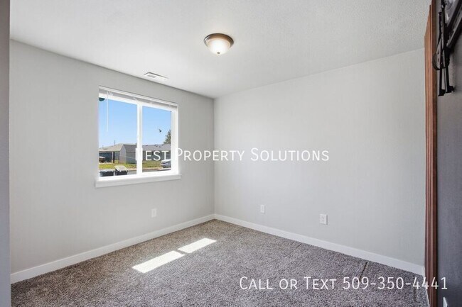 Building Photo - 912 S Alderwood Dr