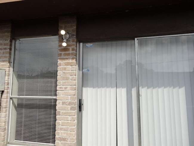 Building Photo - 15521 Weldon Dr