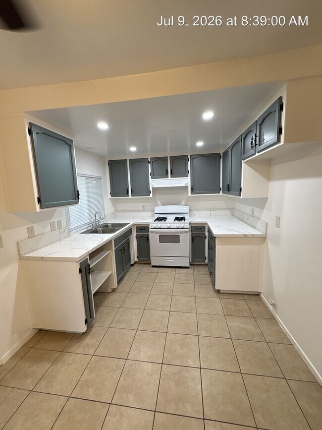 Building Photo - 3021