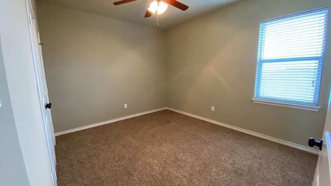 Building Photo - 3132 Stallion Dr