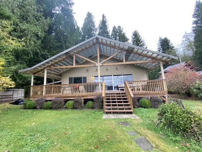 Building Photo - 31 SW Lake Roesiger Rd