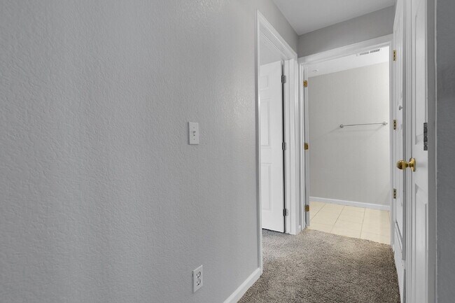 Building Photo - $1,650.00, Spacious 2-bedroom, 1 bath Cond...