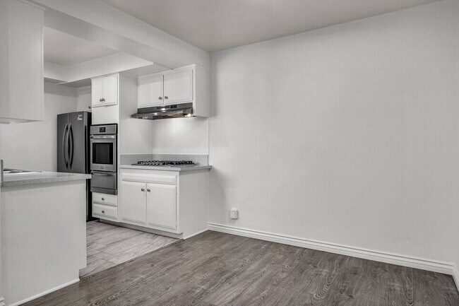 Building Photo - North of Sunset, Large 1 bed unit