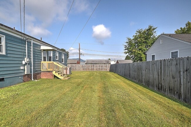 Building Photo - 2361 Hiwassee Dr