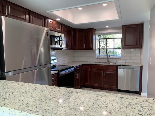Building Photo - Beautiful and Updated 2/2 in Kissimmee