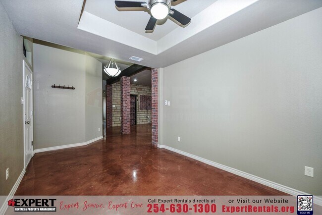 Building Photo - GORDEOUS 3 BEDROOM HOME WITH SOLAR PANELS!!