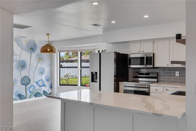 Building Photo - 3414 SE 2nd Pl