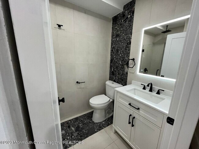 Building Photo - 1217 Ocean Ave N