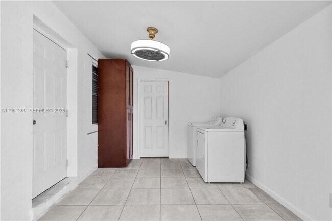 Building Photo - 11535 Lincoln Blvd