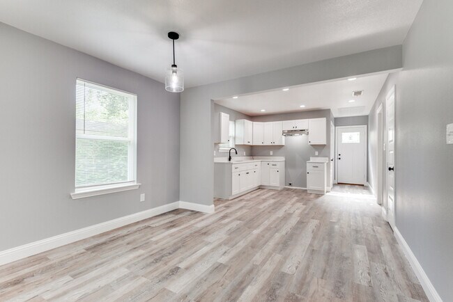 Building Photo - 9214 Metz Ave