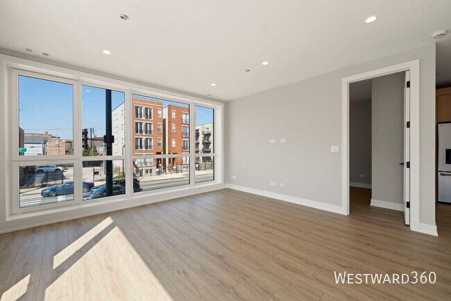 Building Photo - 2354 W Polk St