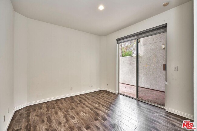 Building Photo - 500 S Berendo St