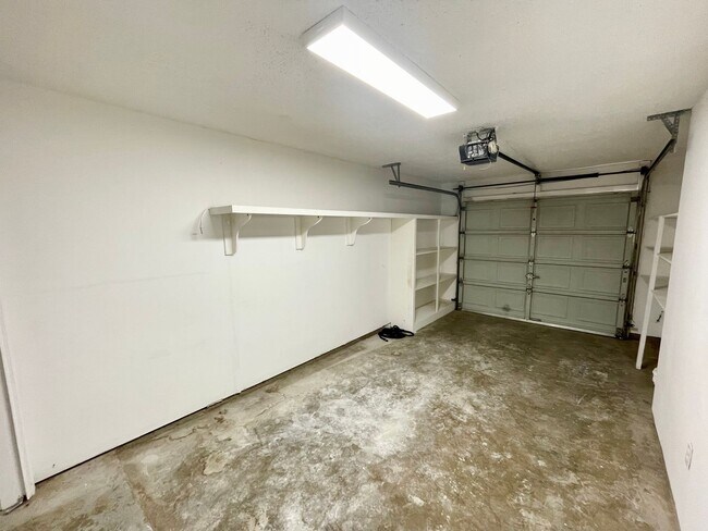 Building Photo - 3/2 townhouse for rent in Brandon 047!