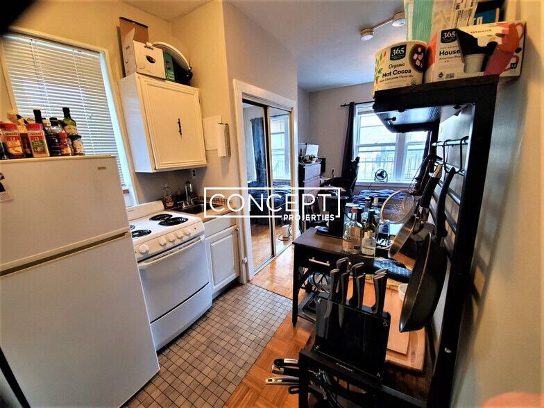 Building Photo - 40 Anderson St