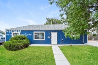 Building Photo - 706 Uvalda St