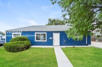 Building Photo - 706 Uvalda St