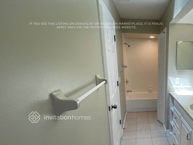 Building Photo - 1475 Paxton Terrace