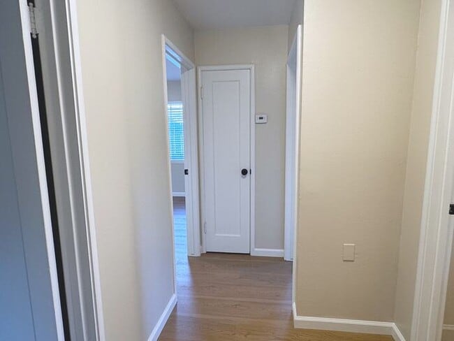 Building Photo - Cute 3 Bedroom Home Close to Shopping