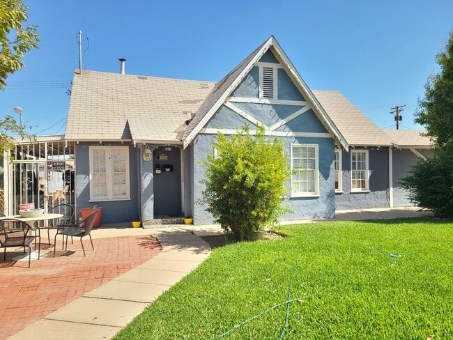 Building Photo - Home with All Utilities Included Now Available in Calexico!